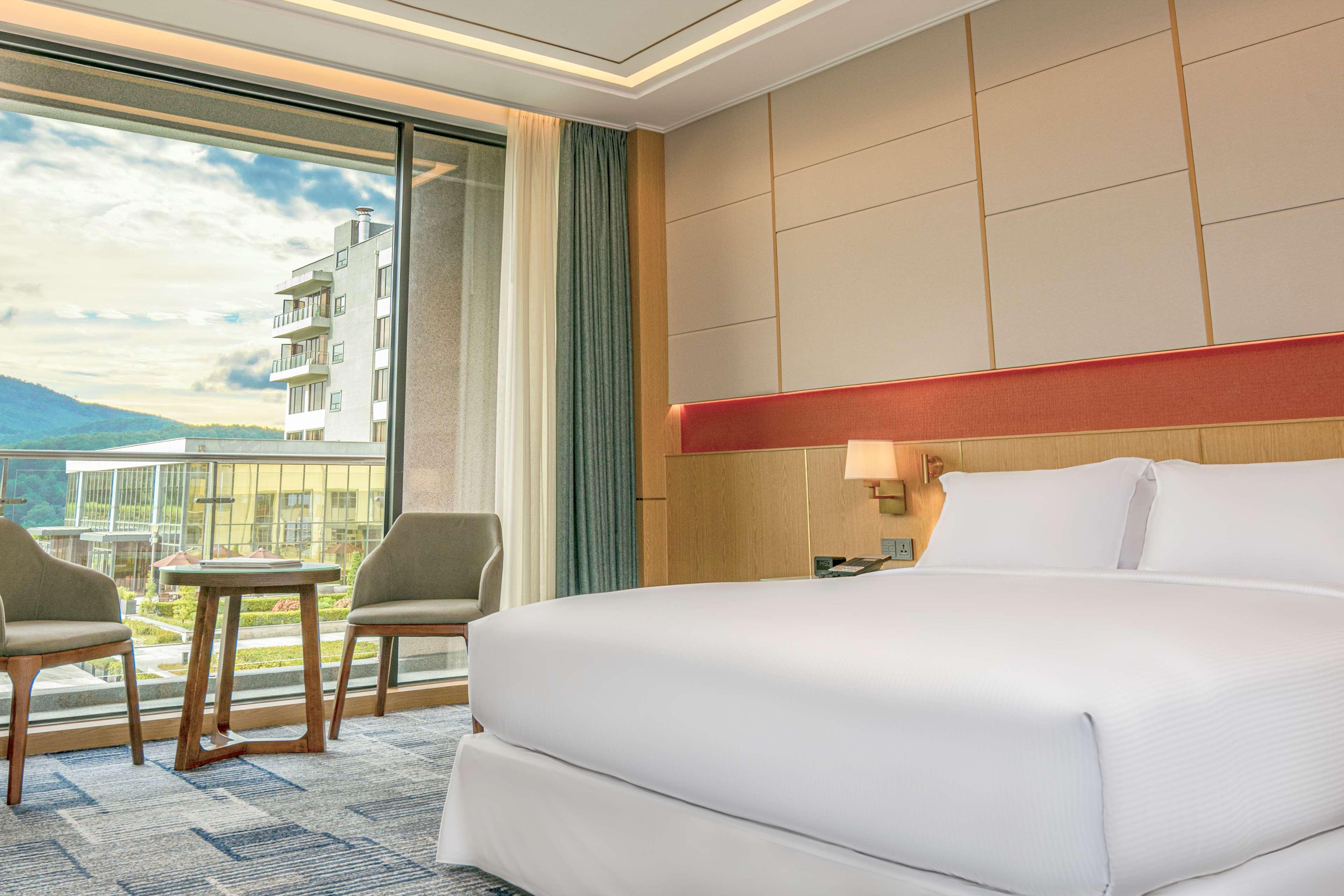 Hilton Clark Sun Valley Resort Clark Field Экстерьер фото