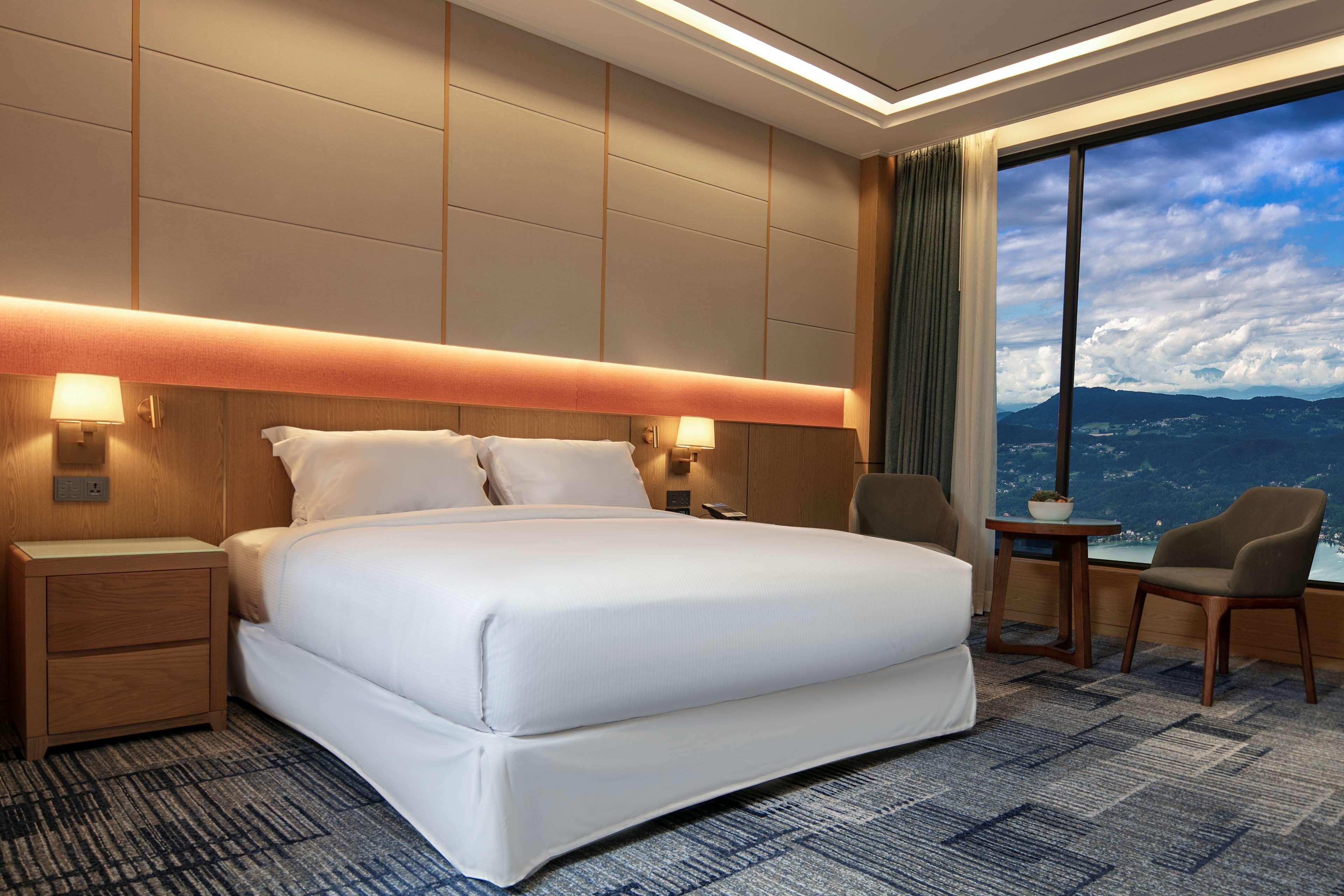 Hilton Clark Sun Valley Resort Clark Field Экстерьер фото