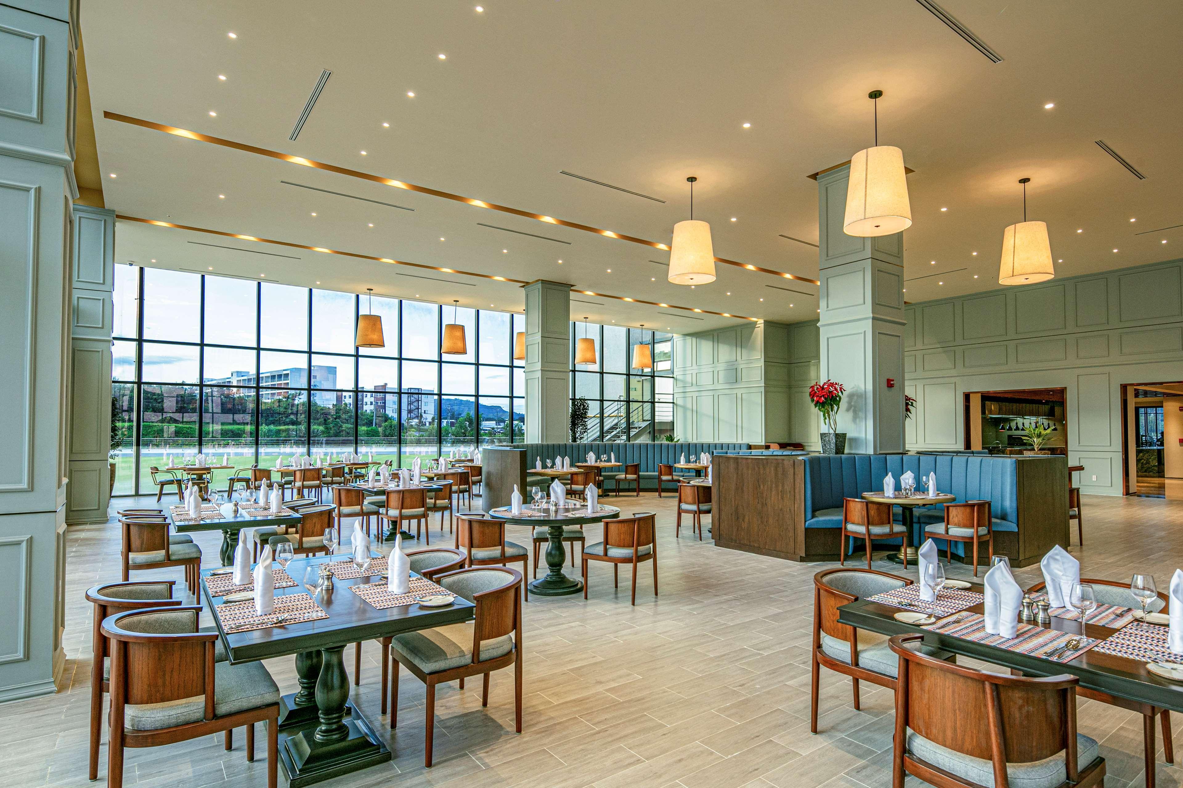 Hilton Clark Sun Valley Resort Clark Field Экстерьер фото