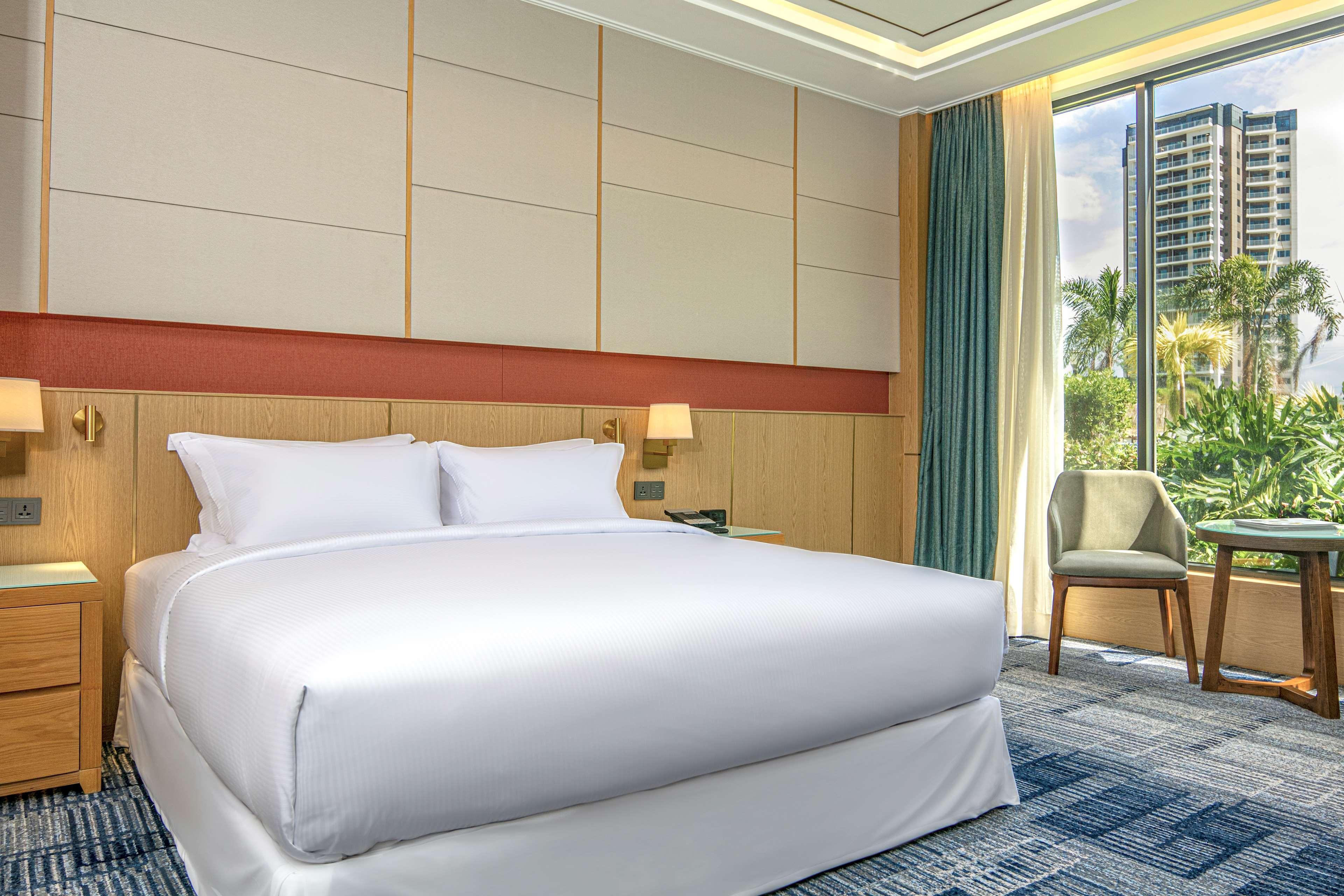 Hilton Clark Sun Valley Resort Clark Field Экстерьер фото