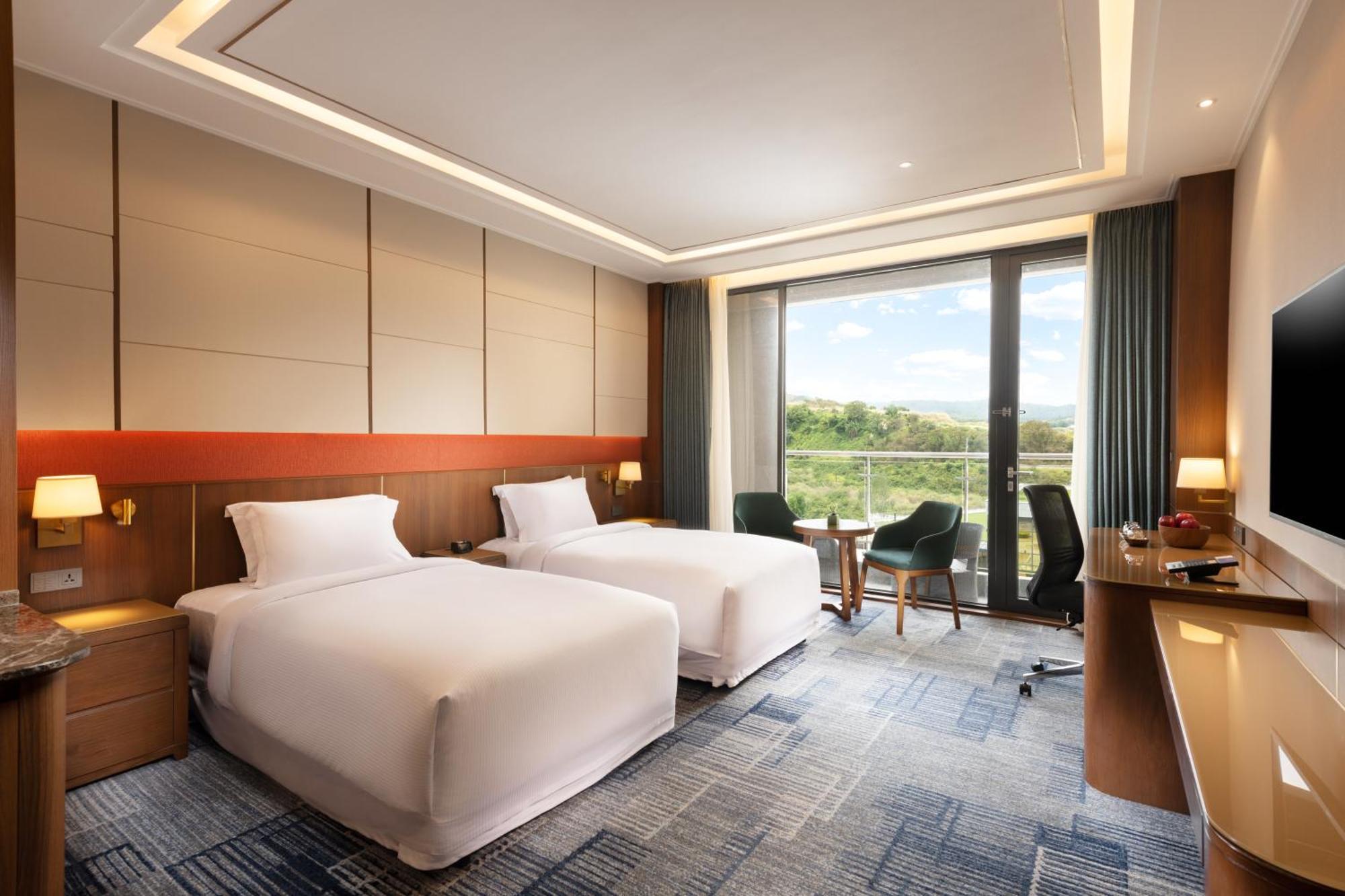 Hilton Clark Sun Valley Resort Clark Field Экстерьер фото