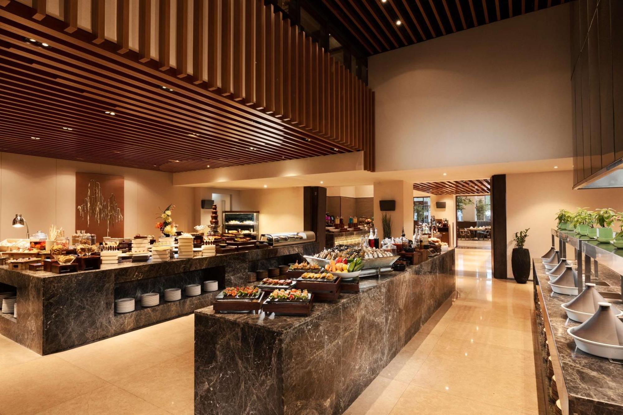 Hilton Clark Sun Valley Resort Clark Field Экстерьер фото