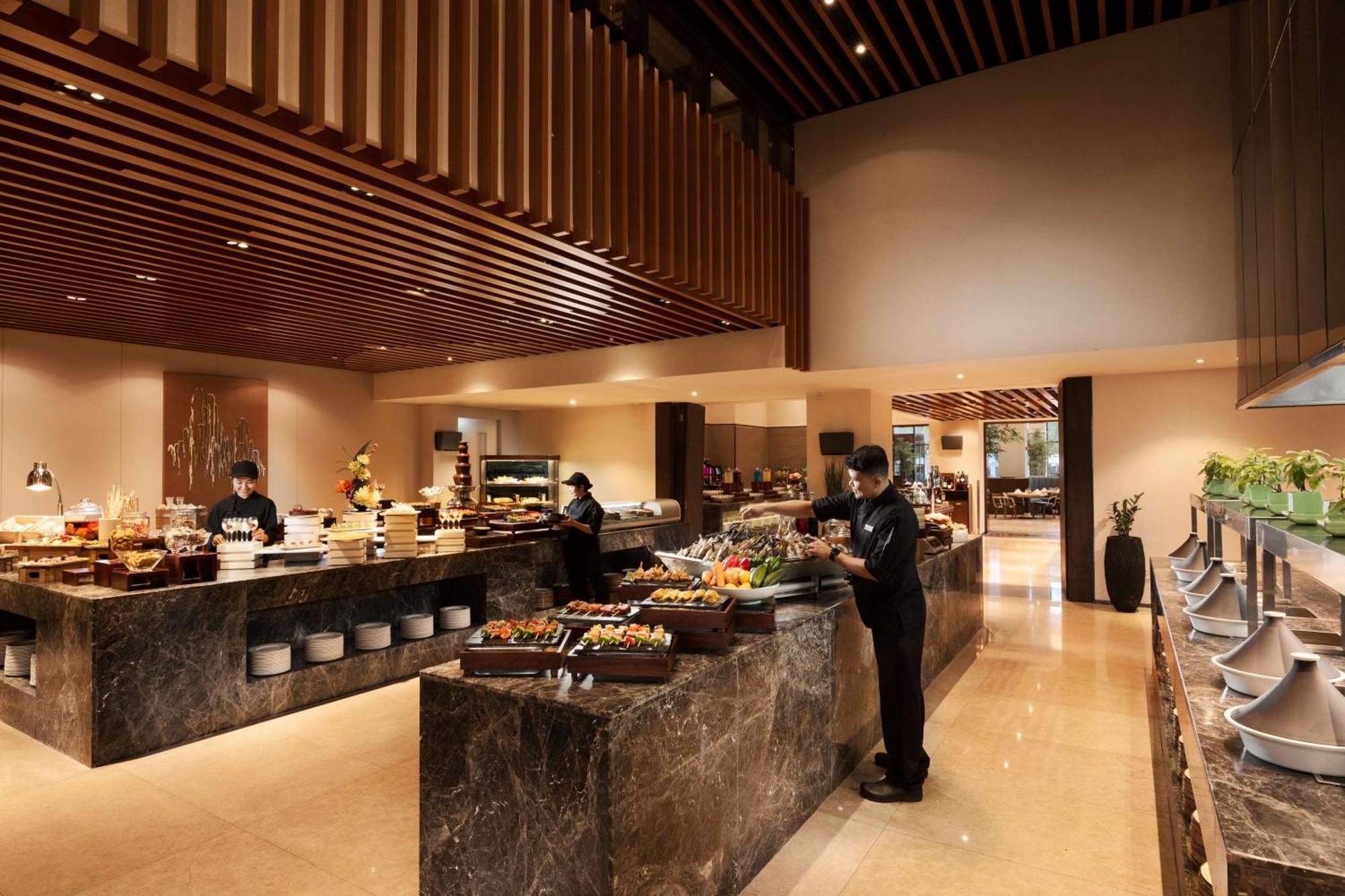 Hilton Clark Sun Valley Resort Clark Field Экстерьер фото