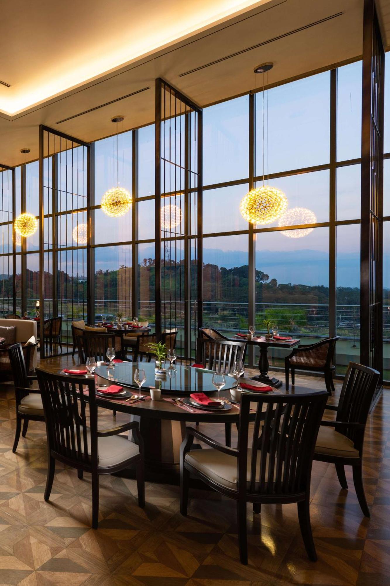 Hilton Clark Sun Valley Resort Clark Field Экстерьер фото